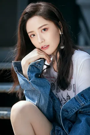王艺瑾性感美腿写真图片_3