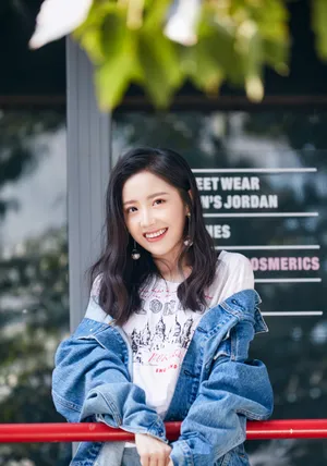 王艺瑾性感美腿写真图片_4