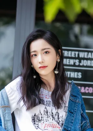 王艺瑾性感美腿写真图片_6
