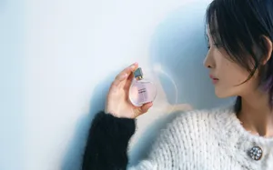 周依然毛衣甜美写真图片