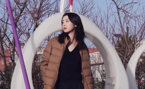 赵小棠冬日温暖街拍照图片_1