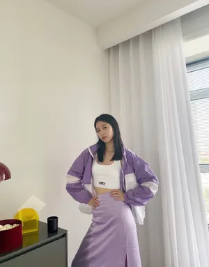 周雨彤休闲运动风私服照图片