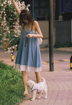 任敏吊带裙清新甜美写真图片