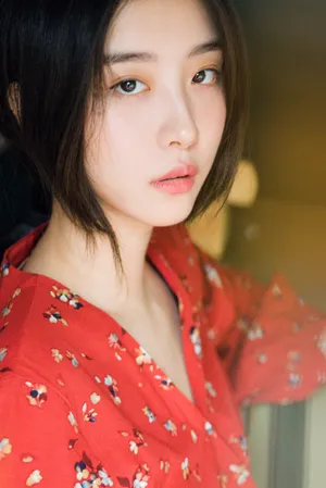 赵小棠红色碎花裙复古性感写真_4