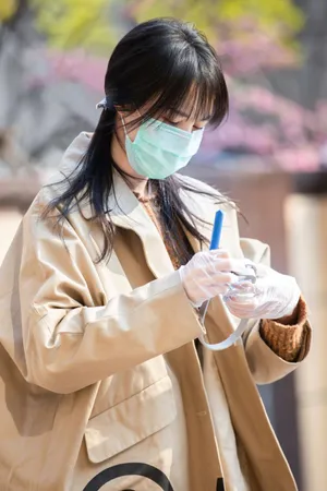 郑爽甜美居家生活照图片
