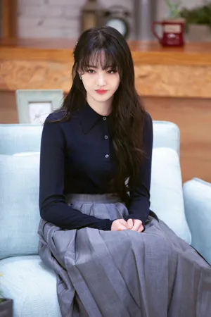 郑爽甜美居家生活照图片_5