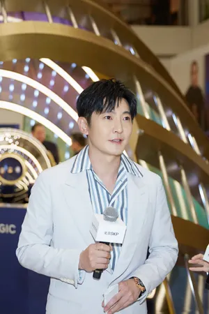 郭京飞SWATCH活动照图片_2