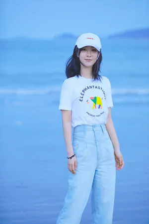 杨紫清新随性海边写真图片_6