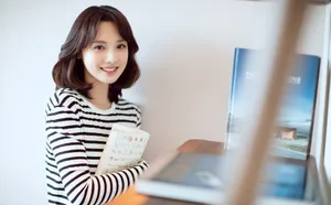 彭小苒条纹T恤清新写真图片_8