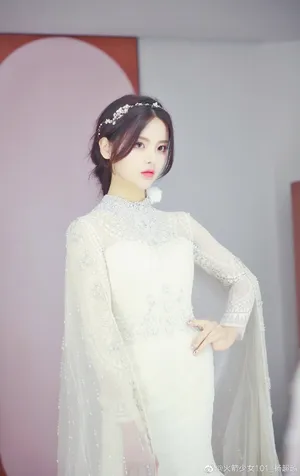 杨超越纯白纱裙梦幻写真图片_3