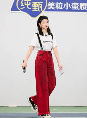 宋茜背带裤甜美俏皮写真图片_8