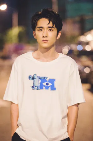 张新成清爽帅气夜拍图片