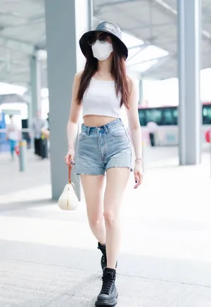 张天爱热裤美腿清凉性感街拍图片_7