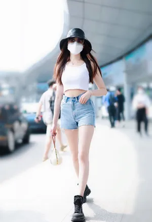 张天爱热裤美腿清凉性感街拍图片_8
