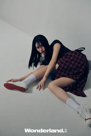 钟楚曦黑发红唇冷艳写真图片_8