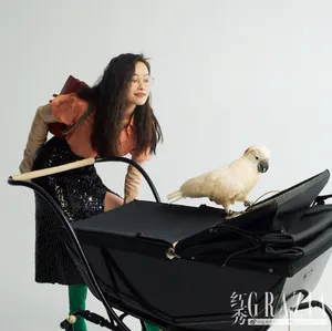 倪妮蓬松卷发封面大片写真图片_3