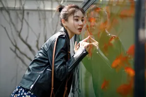 袁姗姗帅气皮衣写真图片