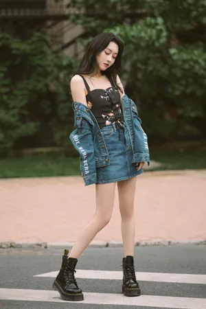 宣璐牛仔短裙性感写真图片