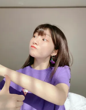 张馨文甜美可爱自拍照图片_1