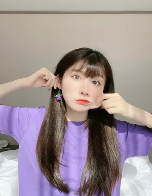 张馨文甜美可爱自拍照图片