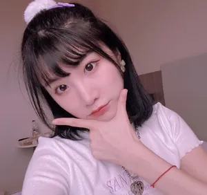 张馨文甜美可爱自拍照图片_4