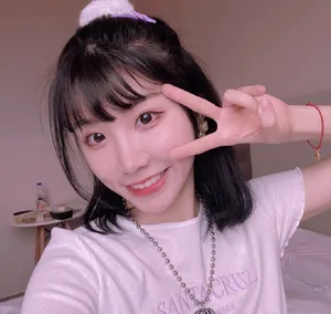 张馨文甜美可爱自拍照图片_5