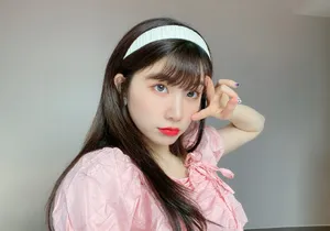 张馨文粉色连衣裙甜美自拍照图片_2