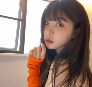 张馨文露肩装诱人性感图片_2
