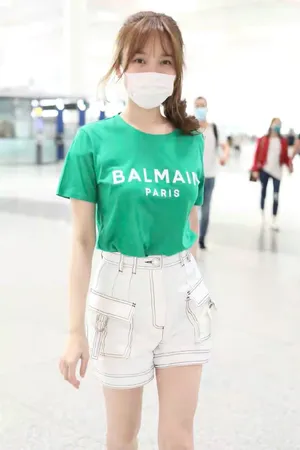 金莎超短热裤素颜活力私服图片