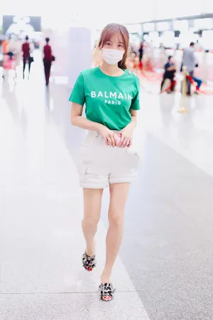 金莎超短热裤素颜活力私服图片_2