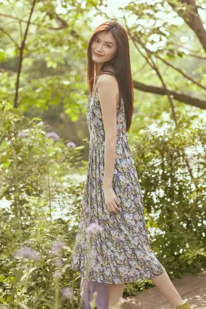何穗碎花长裙浪漫写真图片
