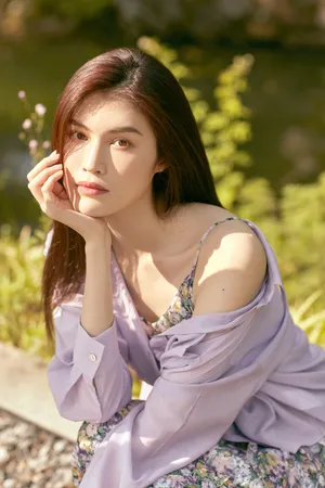 何穗碎花长裙浪漫写真图片_3
