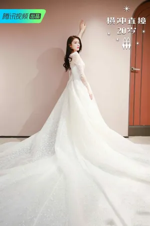 傅菁婚纱裙性感自拍照图片