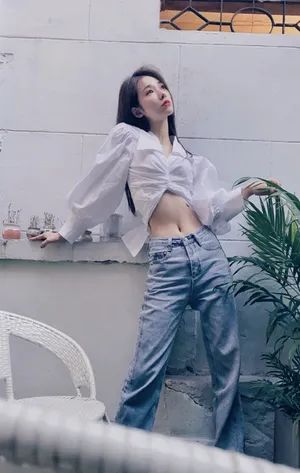 宁心露脐装性感写真图片