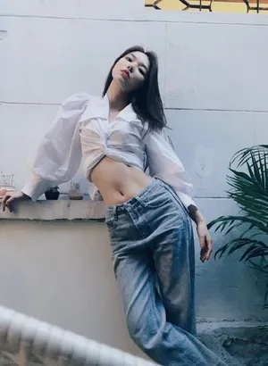 宁心露脐装性感写真图片_5