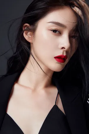 傅菁黑衣红唇酷美性感写真图片