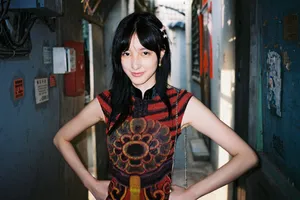 王悦伊清新俏皮街拍图片_8