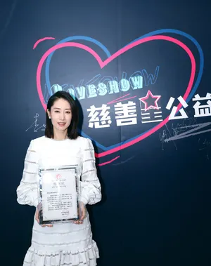 刘敏涛白裙优雅性感写真图片_1