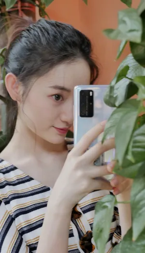 郭晓婷条纹衫轻甜自拍图片_3