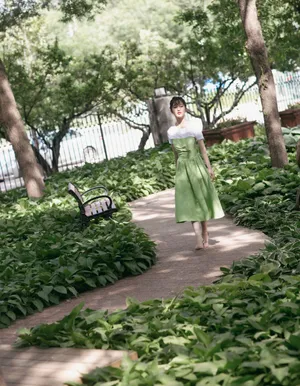 邓恩熙牛油果绿裙写真图片_8