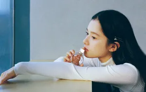 张婧仪牛仔背带裙写真图片