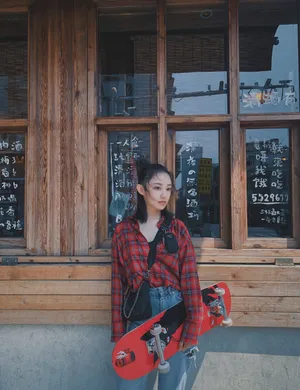 吴佳怡甜酷滑板女孩图片
