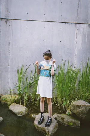 施诗短发清爽养眼写真图片