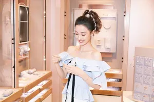孙佳雨上海活动照性感写真_2