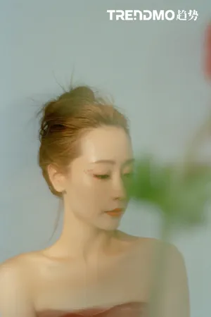 白冰抹胸裙性感写真图片