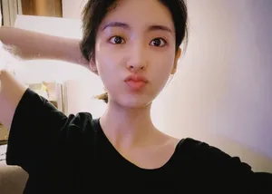 邢菲俏丽居家私服照图片_3