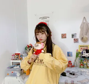 张馨文黄色卫衣性感图片_2