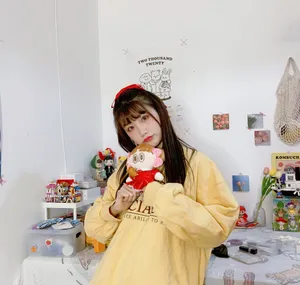 张馨文黄色卫衣性感图片_4
