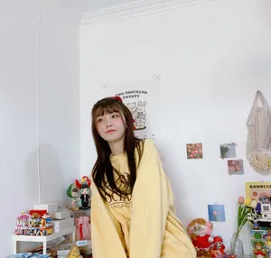 张馨文黄色卫衣性感图片_6