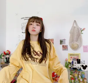 张馨文黄色卫衣性感图片_8